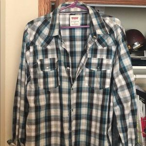 Men’s size large long sleeve snap shirt